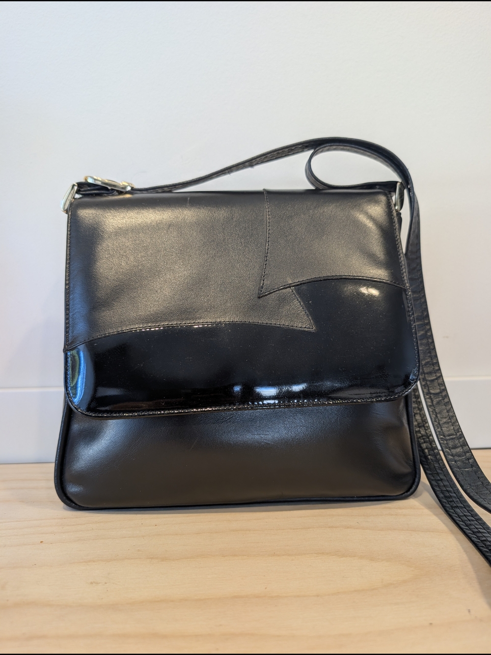 Vintage Naturalizer Black Leather & Patent Flap Shoulder Bag - Made in Canada - Picture 3 of 15